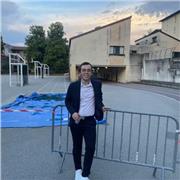 je vais enseigner l'anglais à des élèves mais je peux me charger également des devoirs